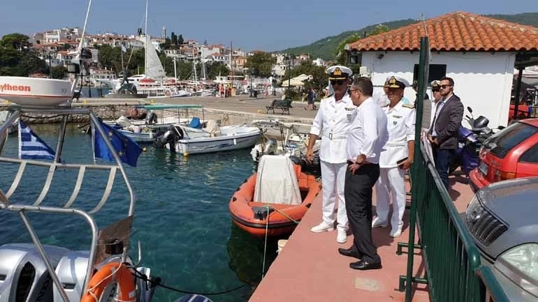 Ικανοποιημένος ο Γ. Πλακιωτάκης  από το επίπεδο των στελεχών του Λιμεναρχείου Σκιάθου